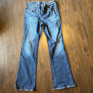 Women’s American eagle artist flare leg jean. Size 10R